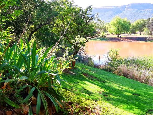 2 Bed House in Hartbeespoort Dam photo number 2