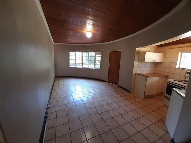 2 Bed House in Hartbeespoort Dam photo number 8