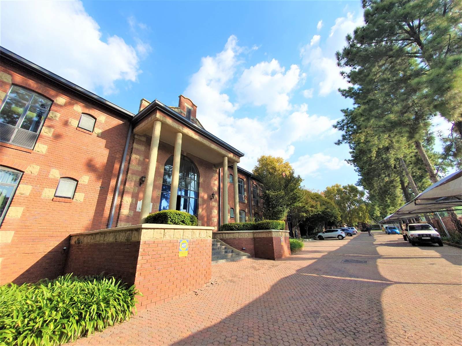 750  m² Office Space in Bryanston photo number 1