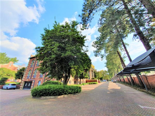 750  m² Office Space in Bryanston