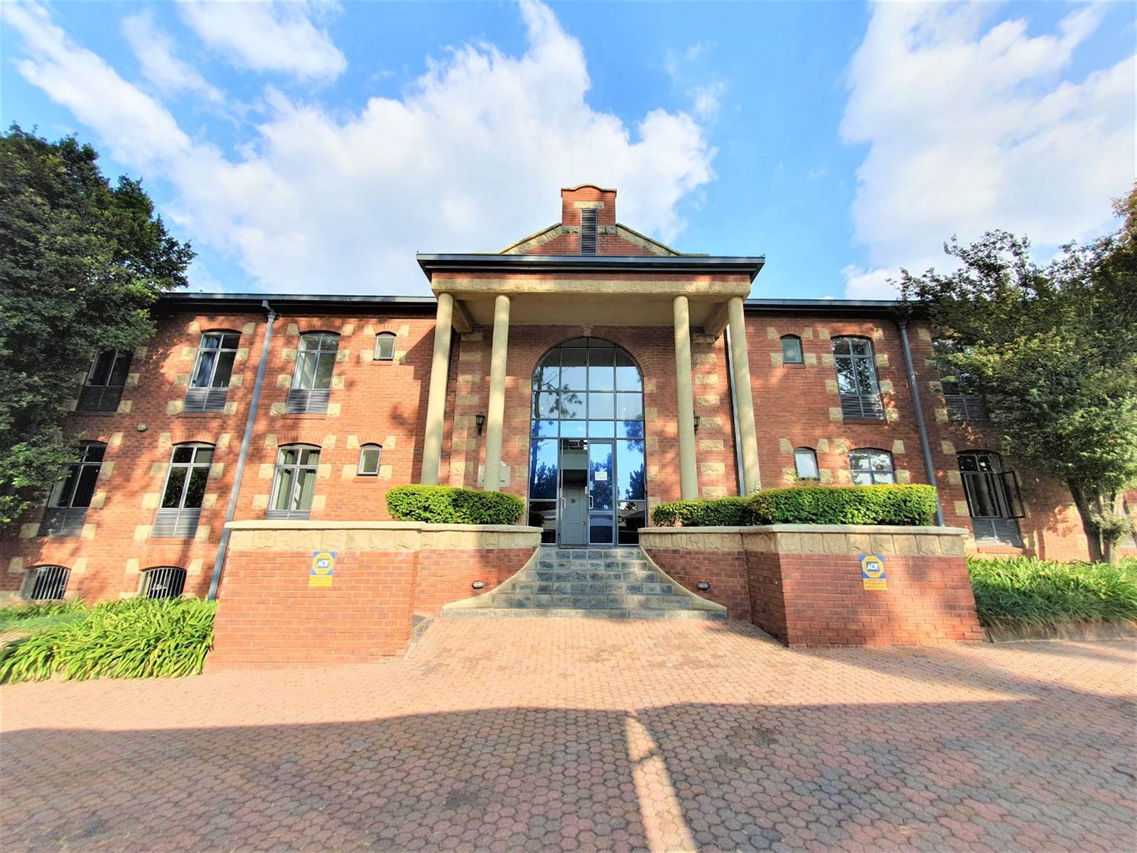 750  m² Office Space in Bryanston photo number 2