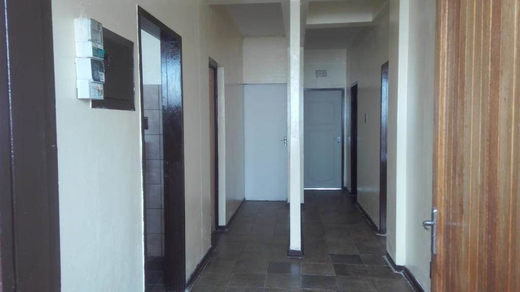 4 Bed Apartment in Vereeniging Central photo number 5