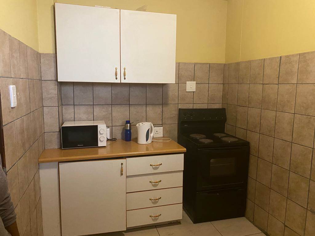 4 Bed Apartment in Vereeniging Central photo number 9