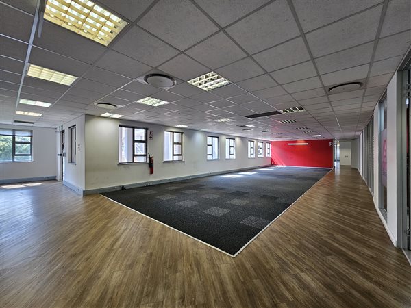 766.8  m² Commercial space
