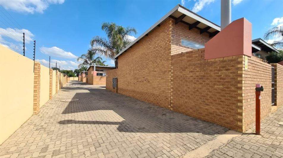 3 Bed Townhouse in Glen Marais photo number 29