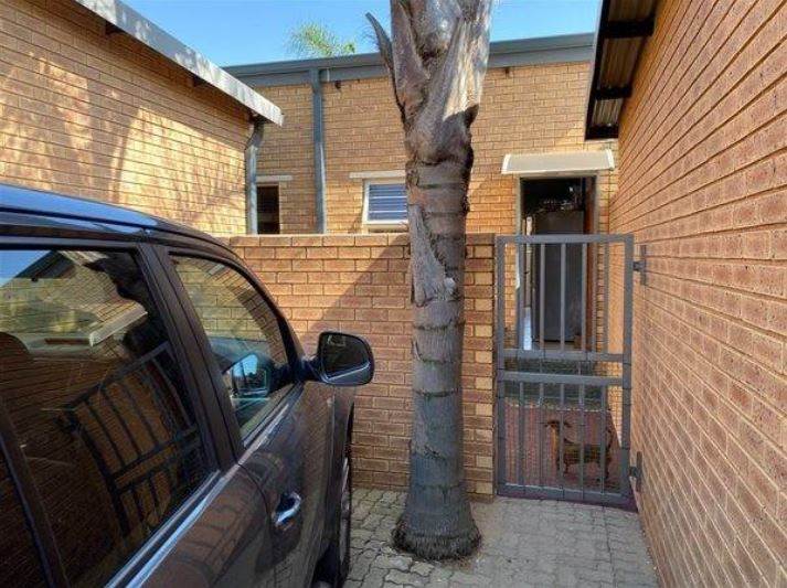 3 Bed Townhouse in Glen Marais photo number 26
