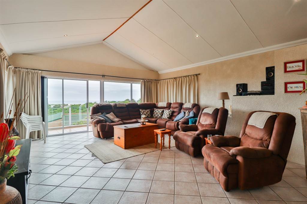 4 Bed House in Stilbaai photo number 6