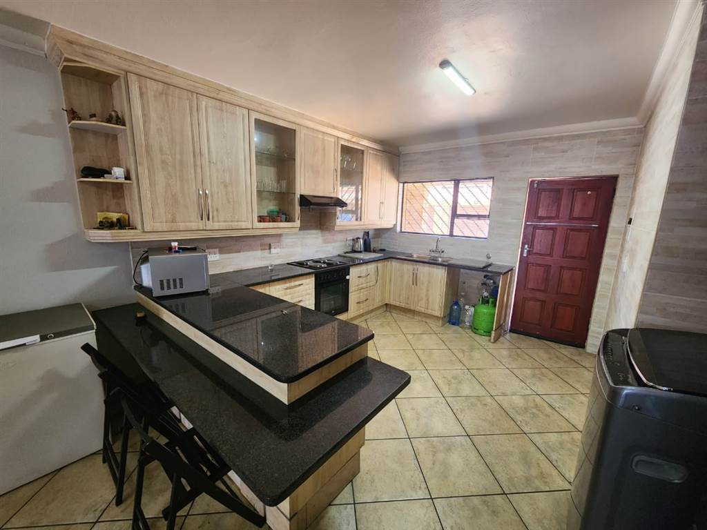 3 Bed Townhouse in Boksburg North photo number 5
