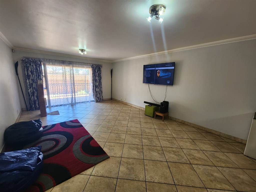3 Bed Townhouse in Boksburg North photo number 3