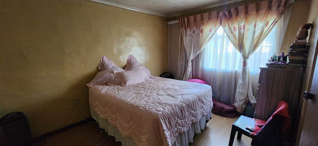 4 Bed House in Ezibeleni photo number 9