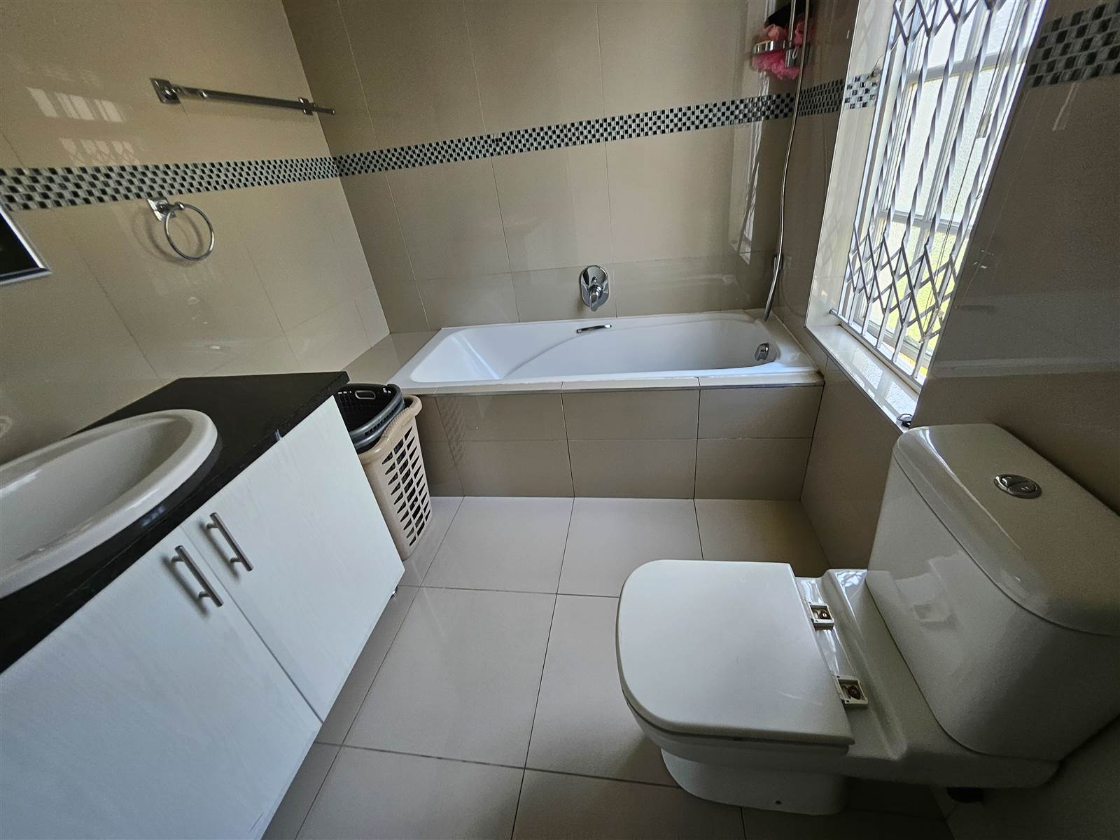 2 Bed House in Umbogintwini photo number 19