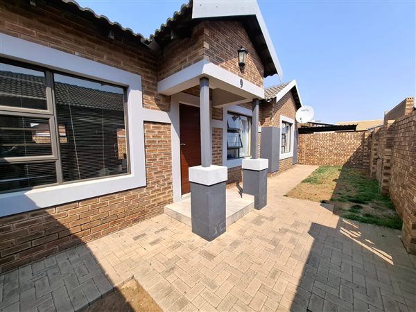 2 Bedroom Townhouse 2 Bedroom Townhouse