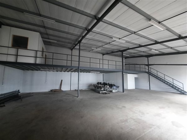 330  m² Industrial space