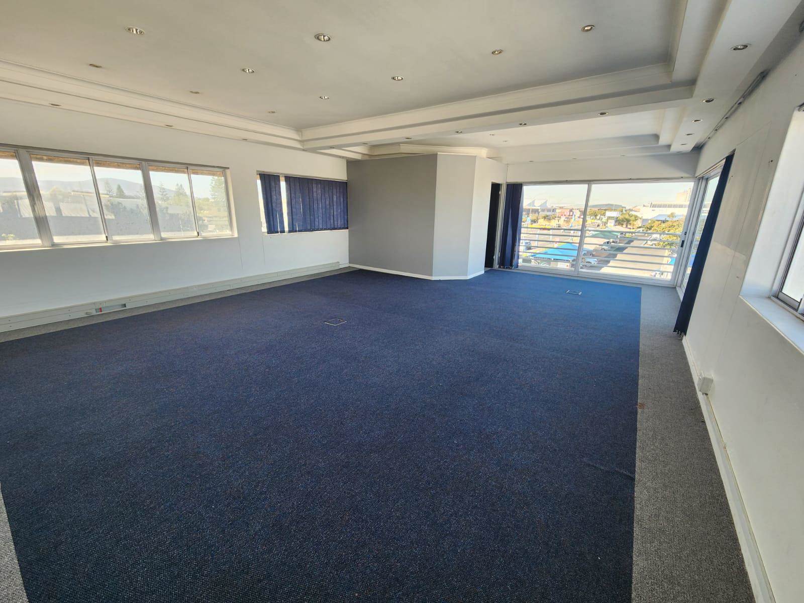 142  m² Commercial space in Montague Gardens photo number 1