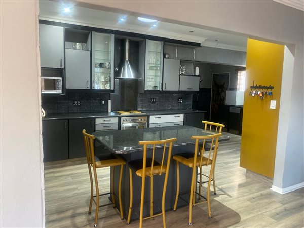4 Bedroom House 4 Bedroom House