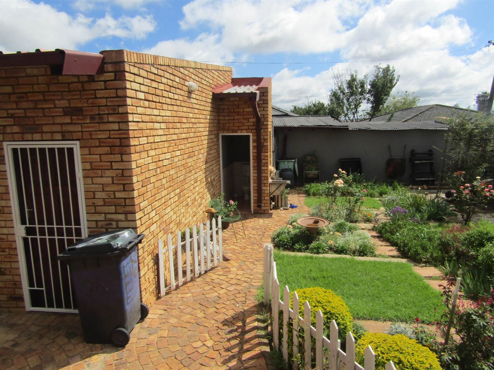 6 Bed House in Krugersdorp West photo number 19