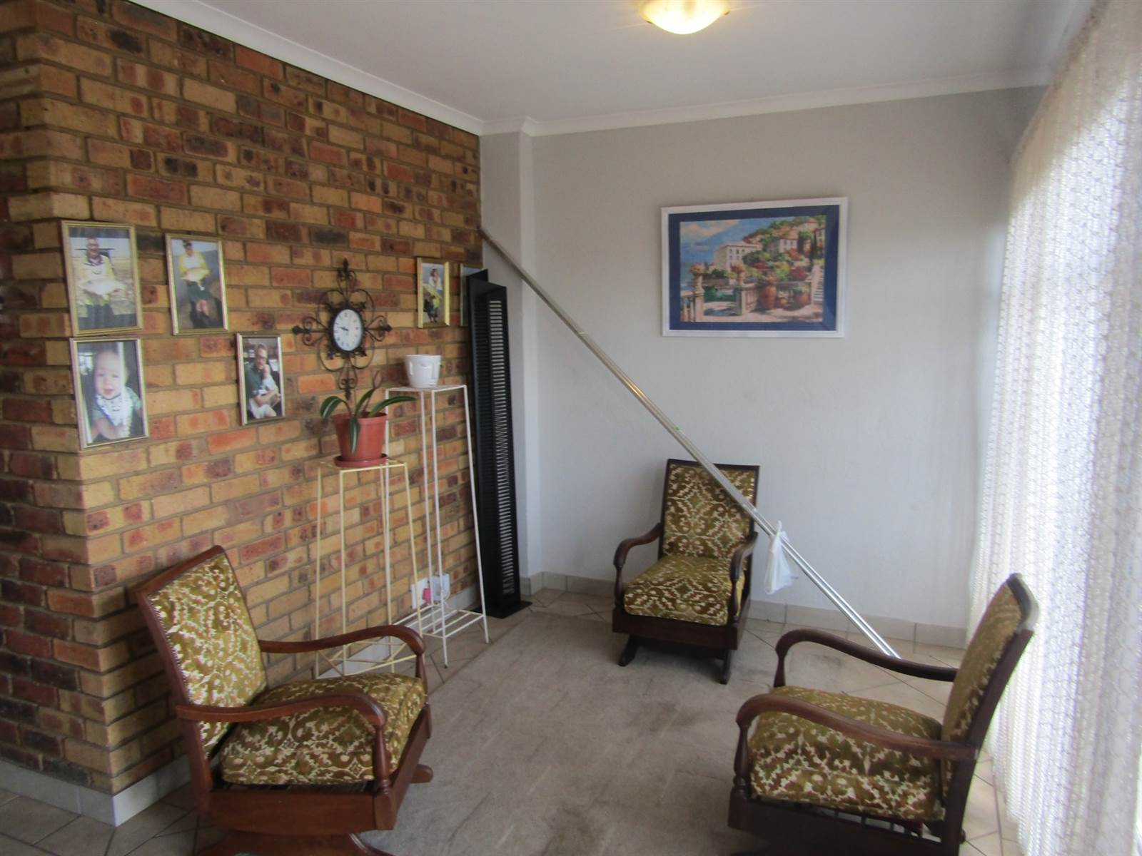 6 Bed House in Krugersdorp West photo number 2