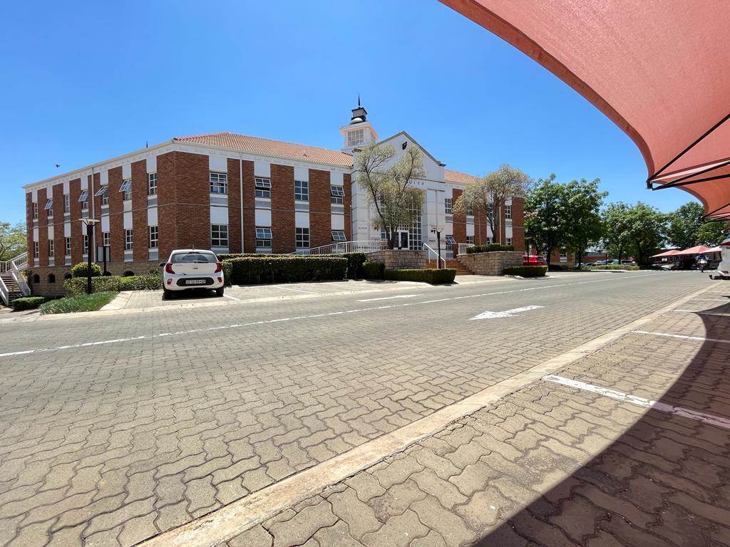 575  m² Commercial space in Fourways photo number 3