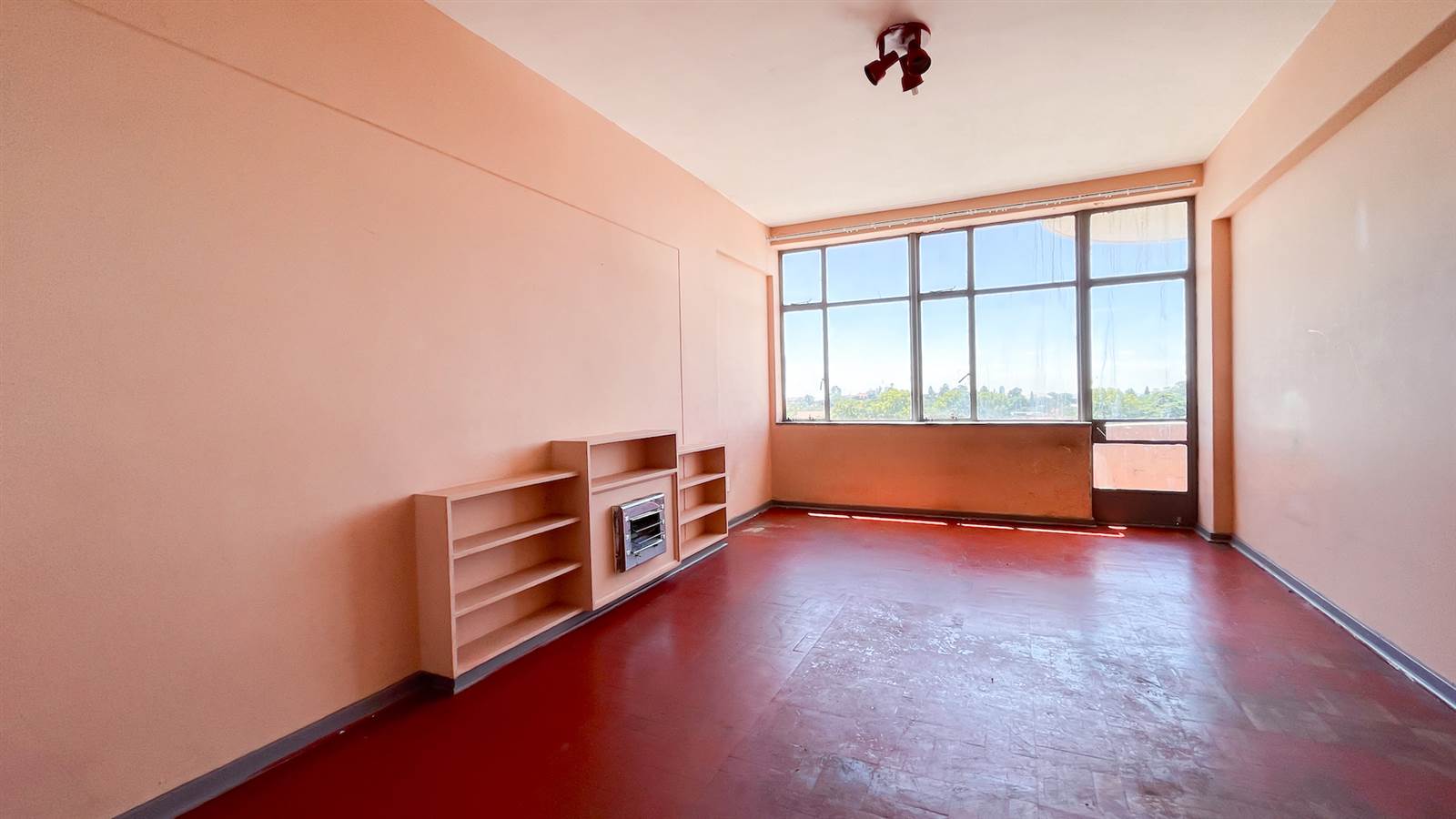 2 Bed Apartment in Yeoville photo number 10