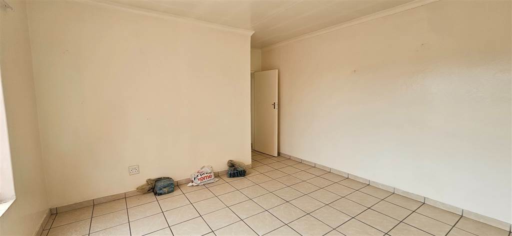 2 Bed Apartment in Brakpan Central photo number 15