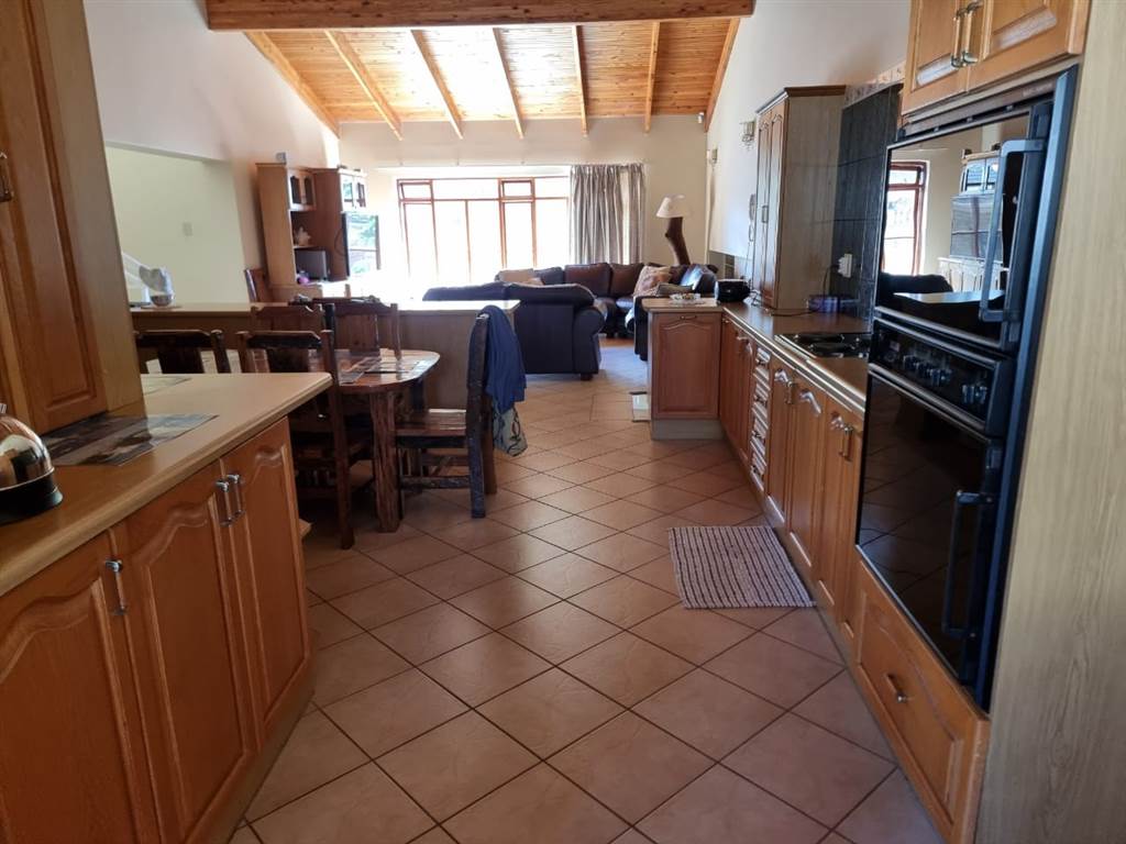 5 Bed House in Jeffreys Bay photo number 21