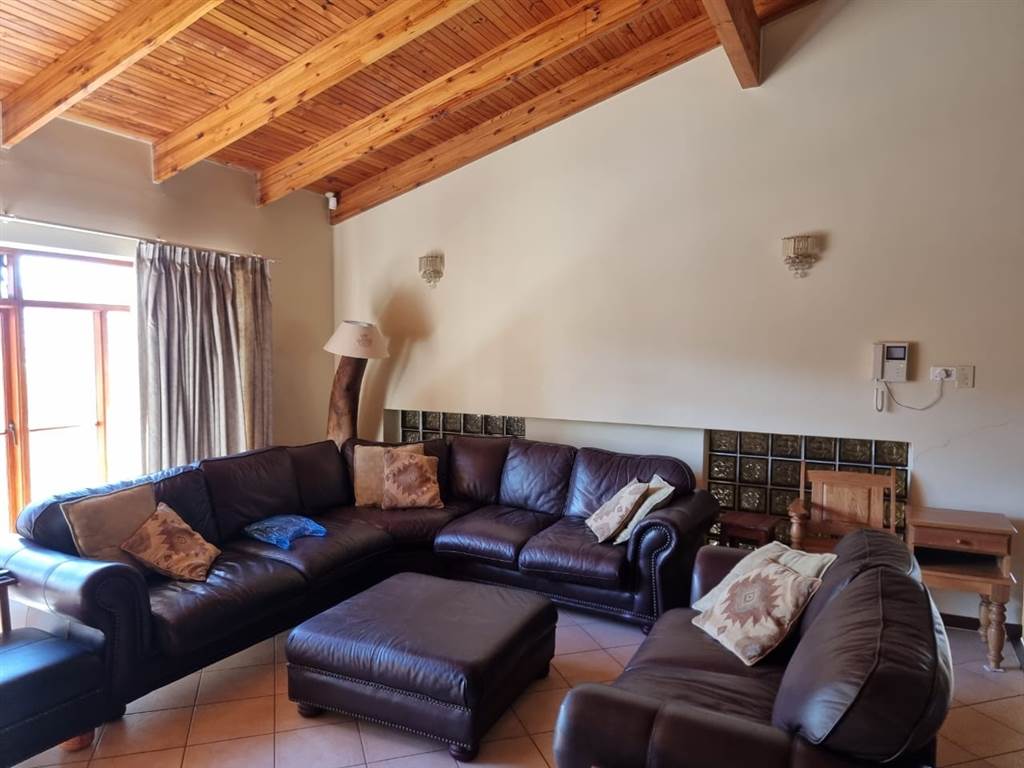 5 Bed House in Jeffreys Bay photo number 16