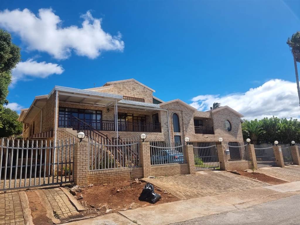 5 Bed House in Jeffreys Bay photo number 2
