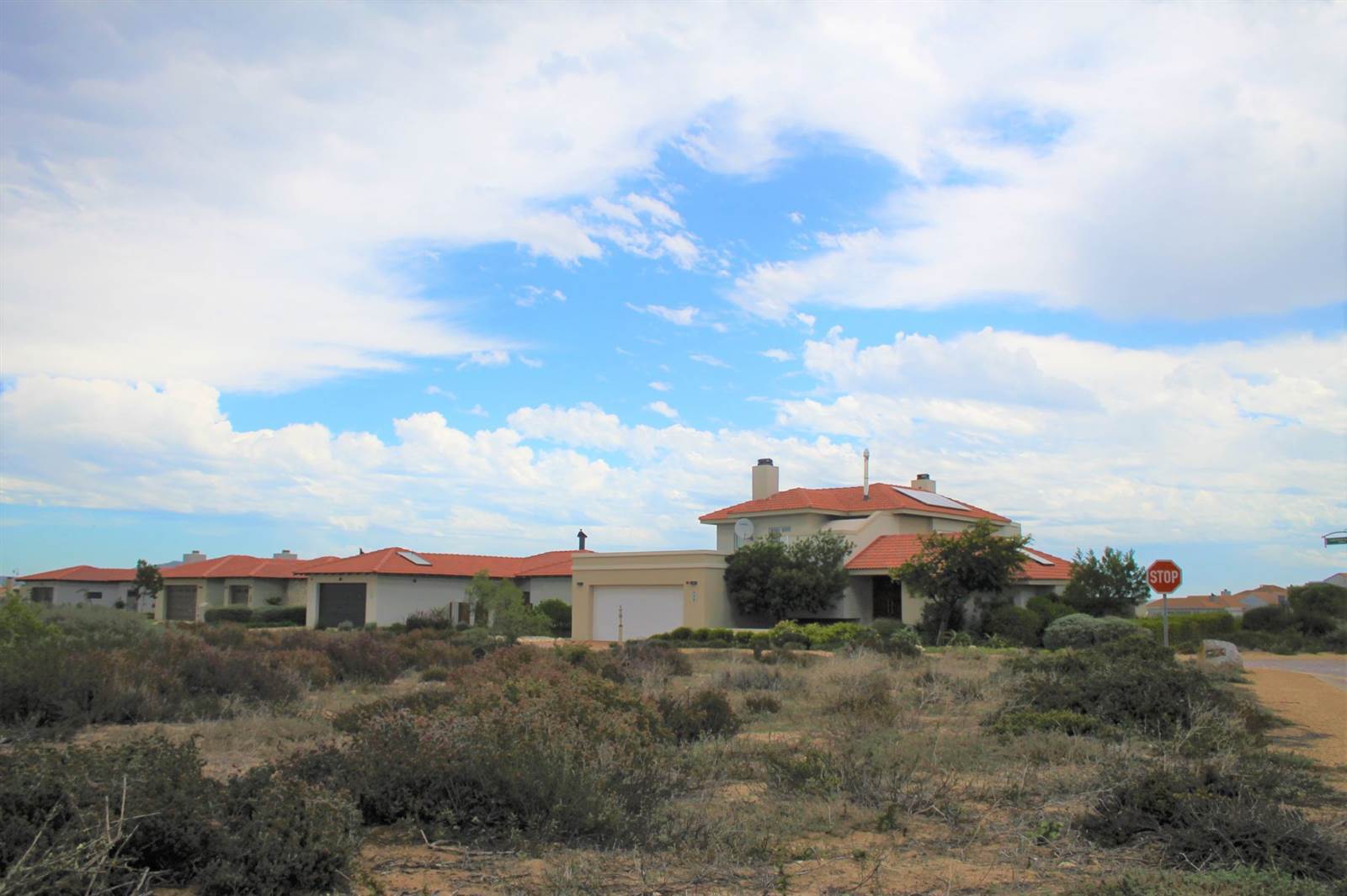 1081 m² Land available in Langebaan Country Estate photo number 2