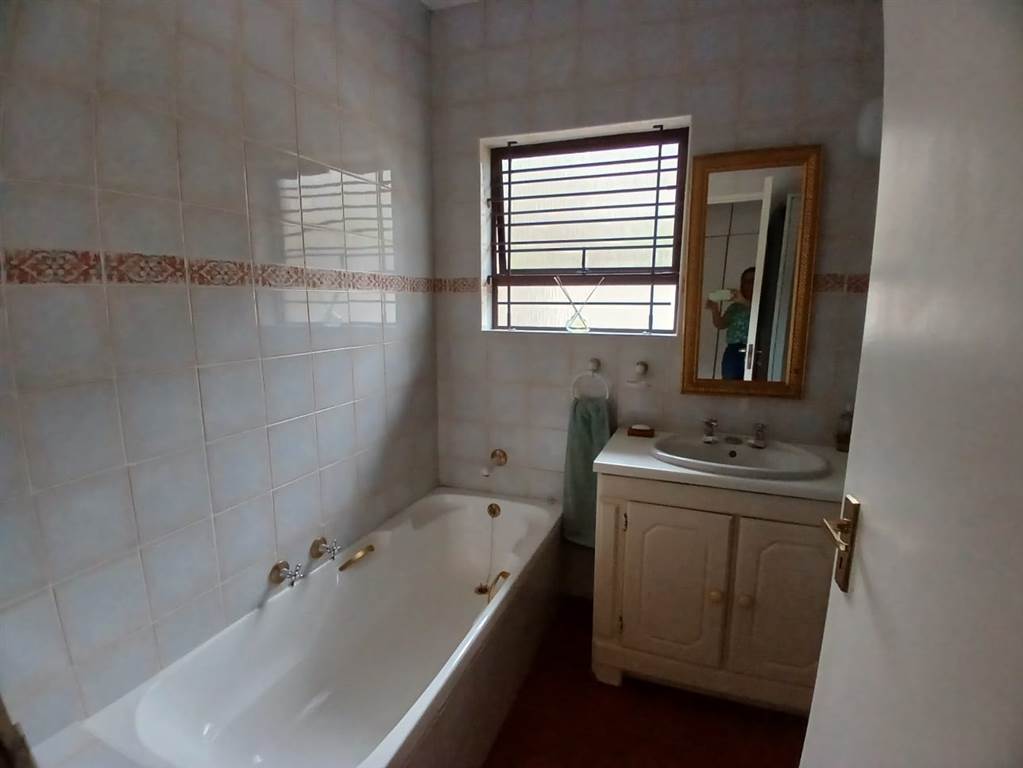 5 Bed House in Ballito photo number 23