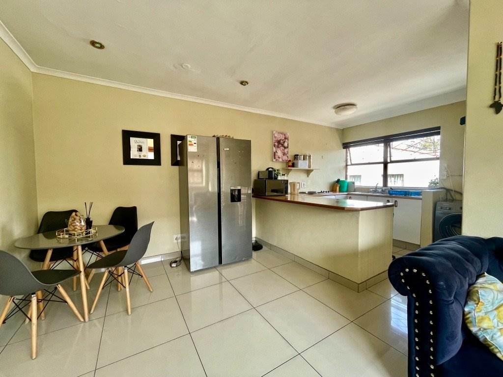 1 Bed Apartment in Wynberg photo number 8