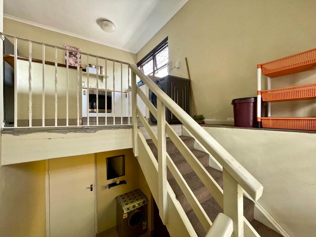 1 Bed Apartment in Wynberg photo number 5