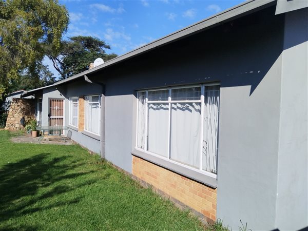 4 Bedroom House 4 Bedroom House
