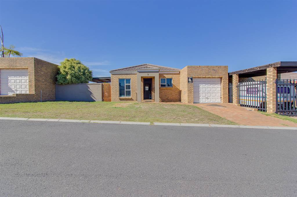 2 Bed House in Brackenfell Central photo number 1