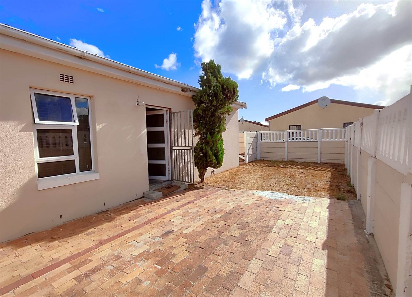2 Bed House in Mitchells Plain photo number 1