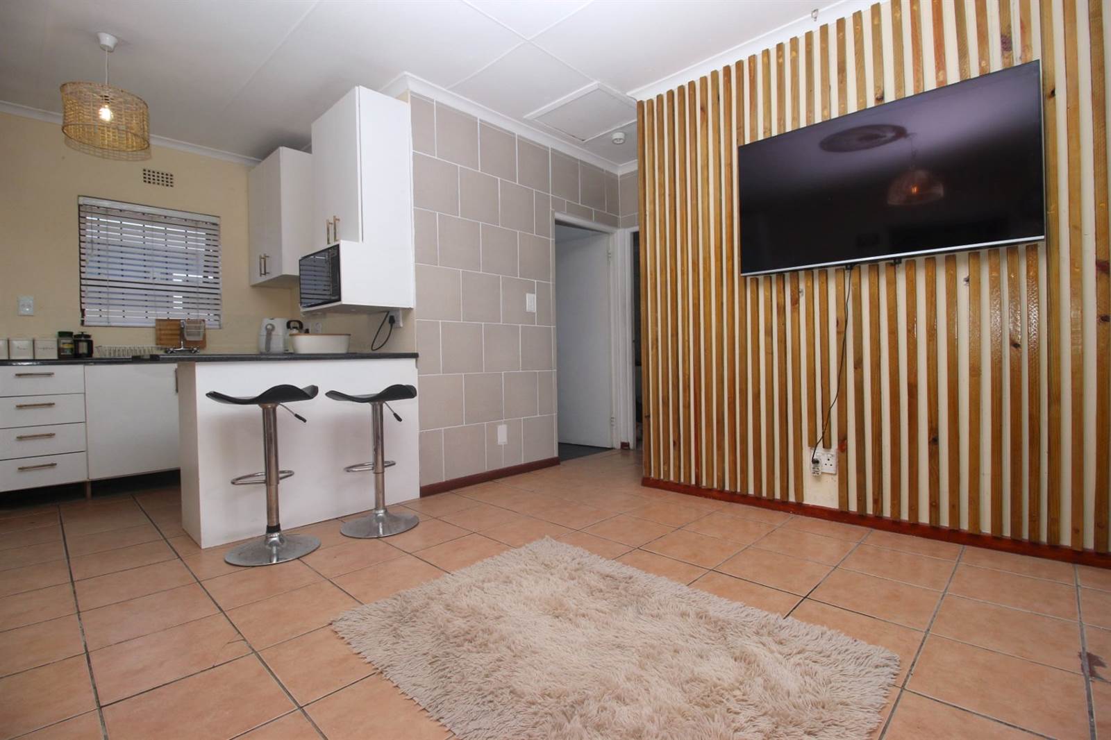 2 Bed House in Mitchells Plain photo number 11