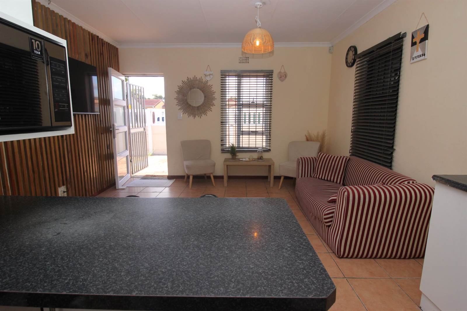 2 Bed House in Mitchells Plain photo number 13