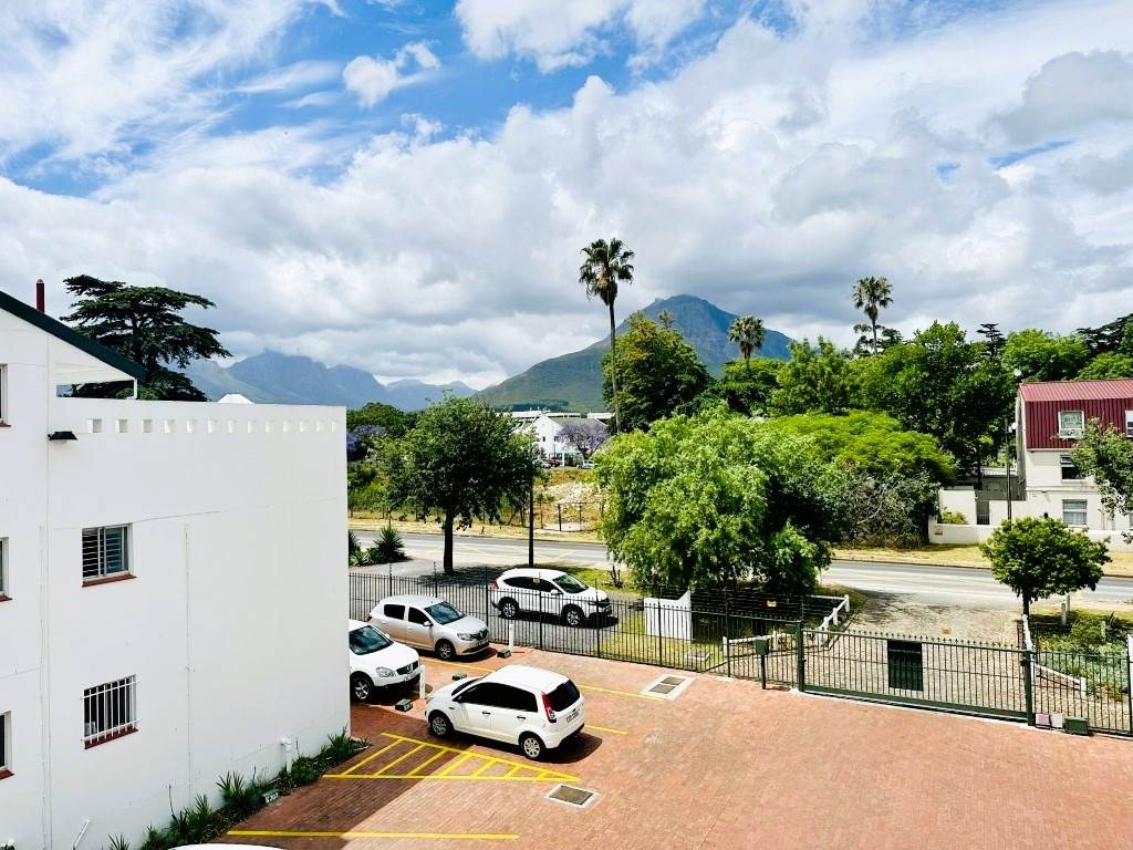 2 Bed Apartment in Stellenbosch Central photo number 13