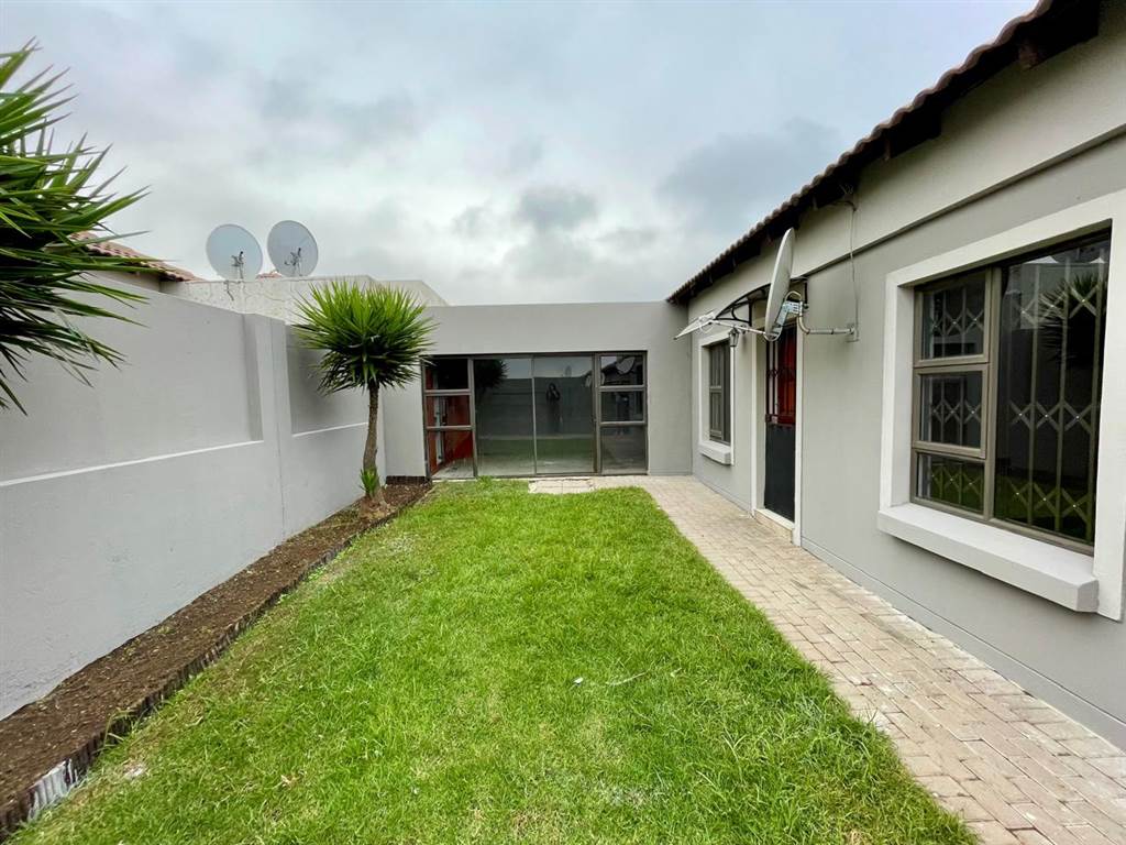 2 Bed House in Trichardt photo number 1