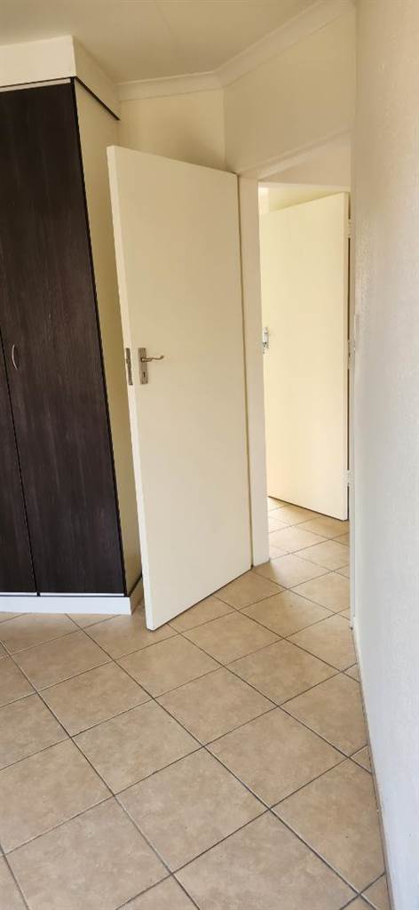 2 Bed Apartment in Olievenhoutbosch photo number 13