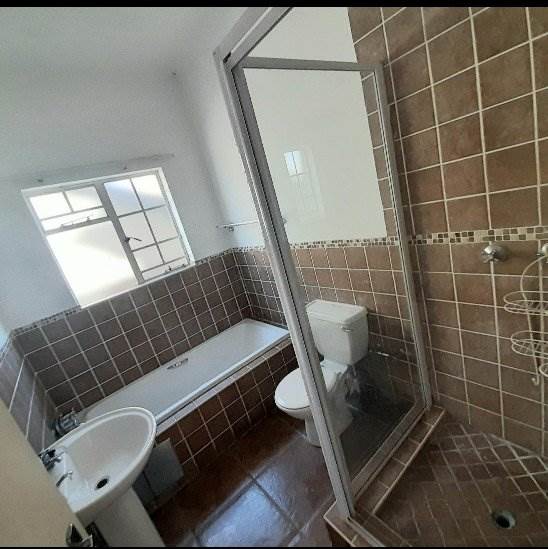 2 Bed Apartment in Meredale photo number 9