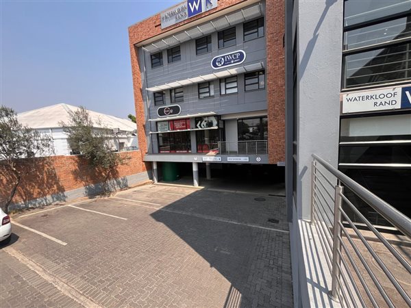 339  m² Commercial space