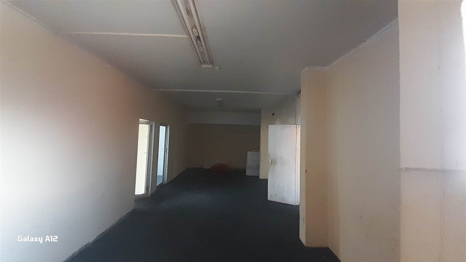 150  m² Commercial space in Rustenburg Central photo number 9