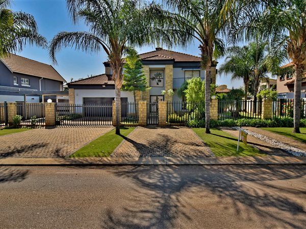 5 Bedroom House 5 Bedroom House