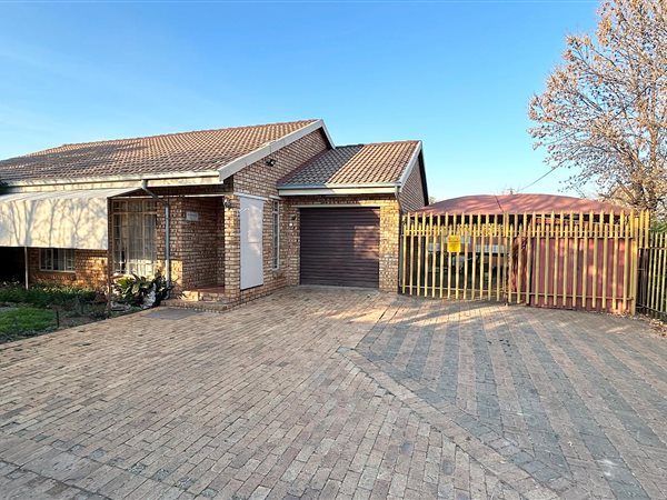 2 Bedroom Townhouse 2 Bedroom Townhouse