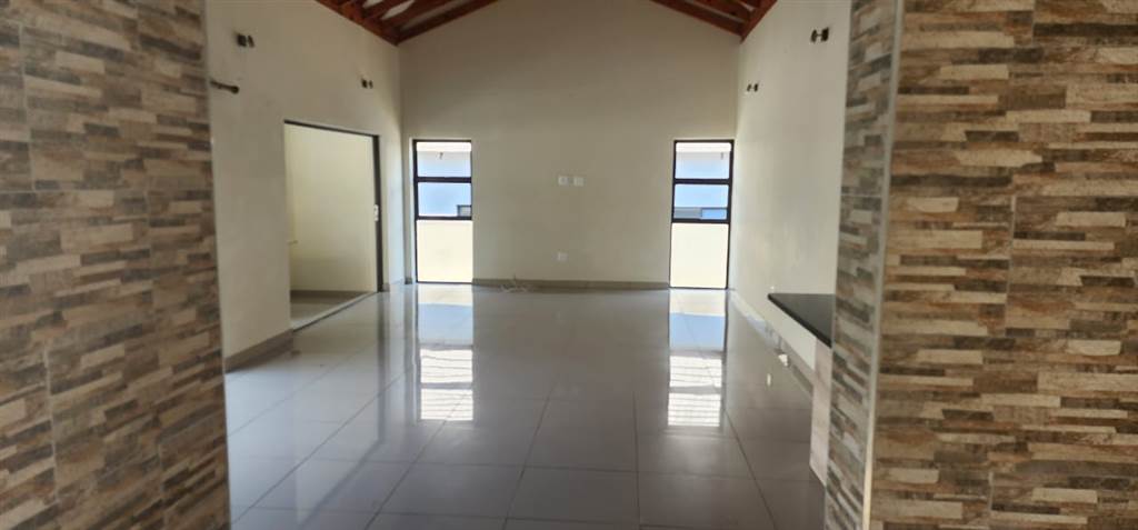 3 Bed House in Leloko photo number 13