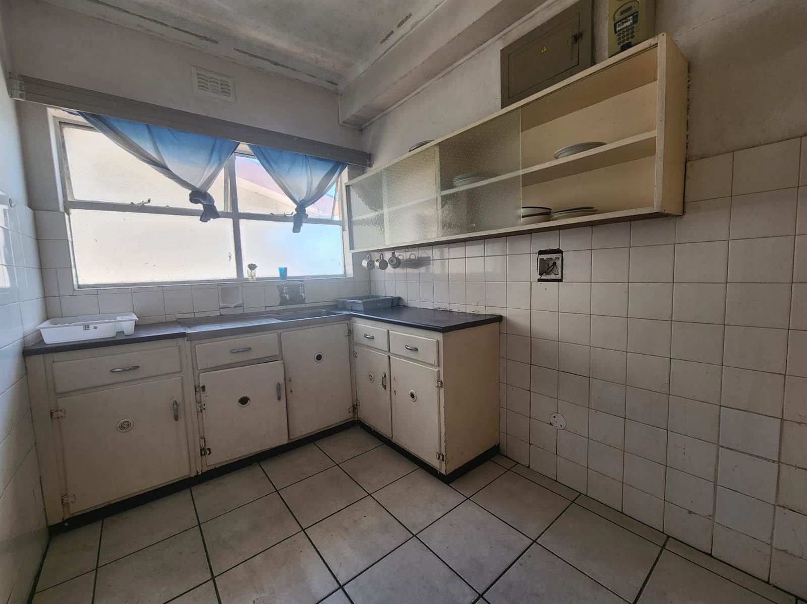 Bachelor apartment in Parow Central photo number 4