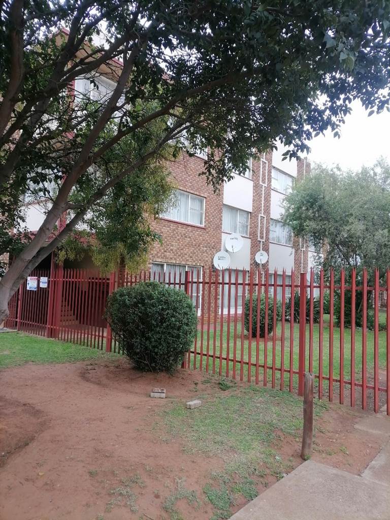 2 Bed Apartment in Fochville photo number 1