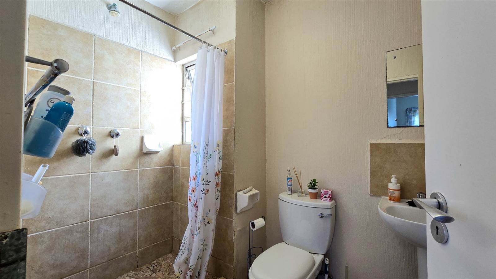 3 Bed Apartment in Beacon Bay photo number 15