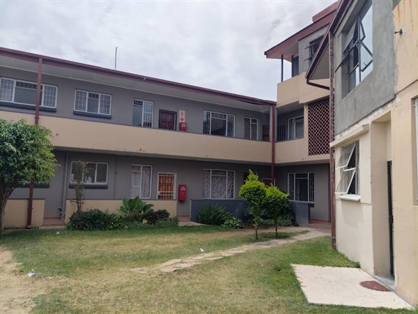 35 Bed House in Rustenburg Central