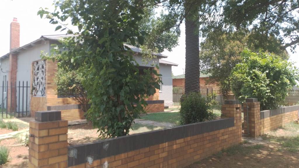 3 Bed House in Randfontein Central photo number 6